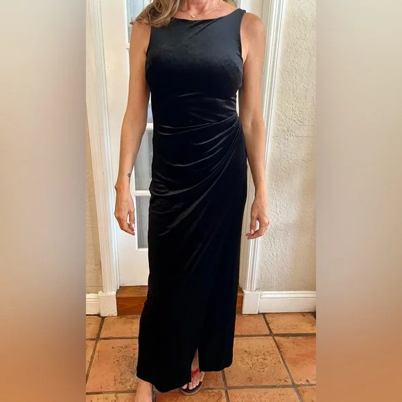 BCBG | Dresses | Euc Sz Xs Bcbg Black Velvet Maxi Dress | Poshmark